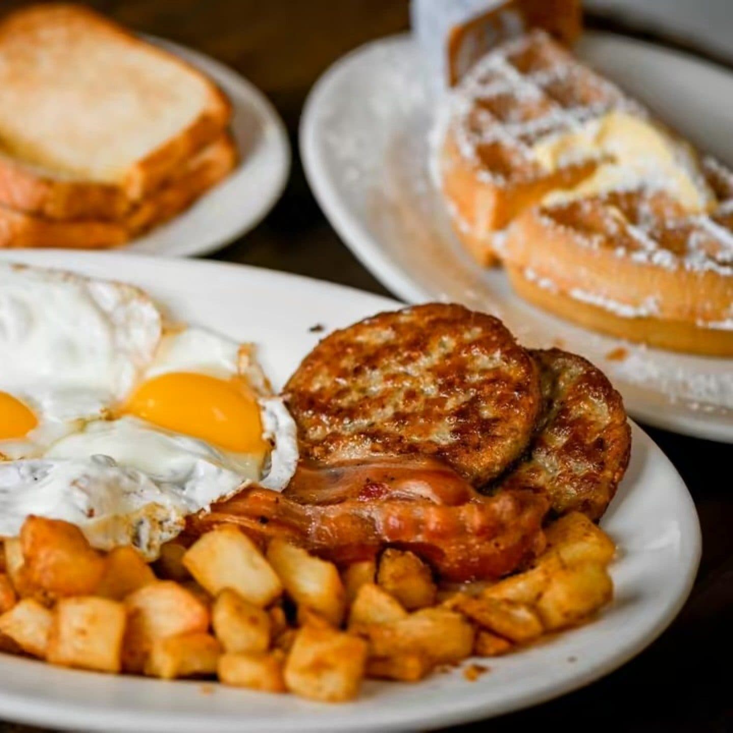 Toast, Coffee, and Pizza – All Day Long!